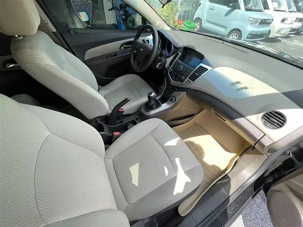 CHEVROLET CRUZE 2015