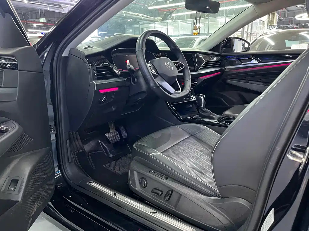 VOLKSWAGEN PASSAT 2023