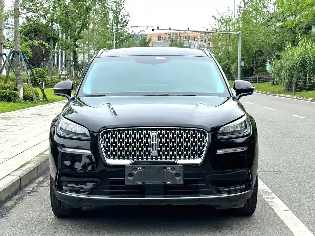 LINCOLN ADVENTURER 2021