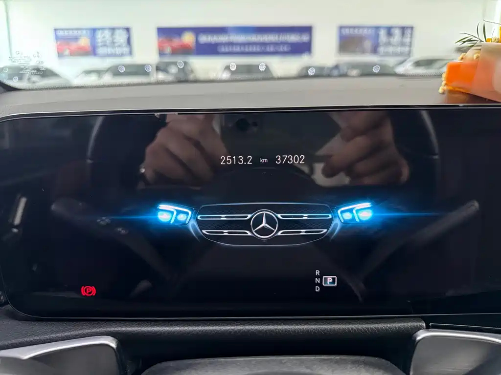 MERCEDES BENZ GLB 2023