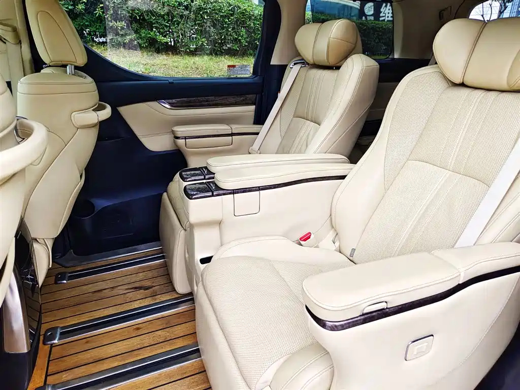 TOYOTA ALPHARD 2019