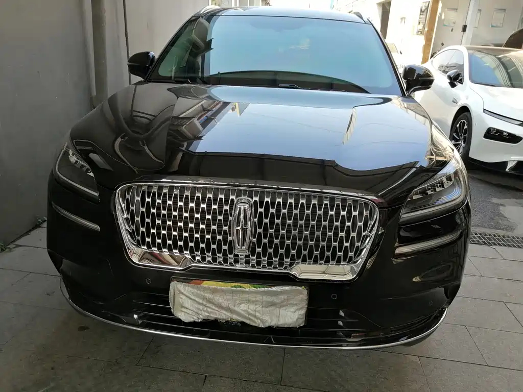 LINCOLN ADVENTURER 2022