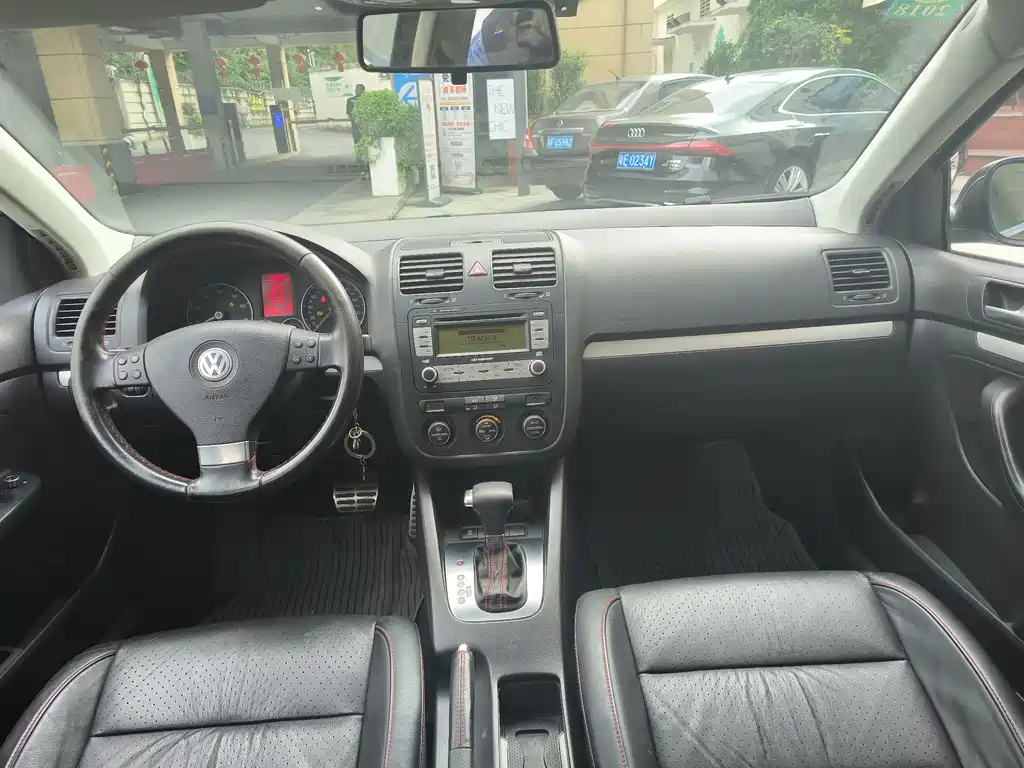 VOLKSWAGEN SAGITAR 2010