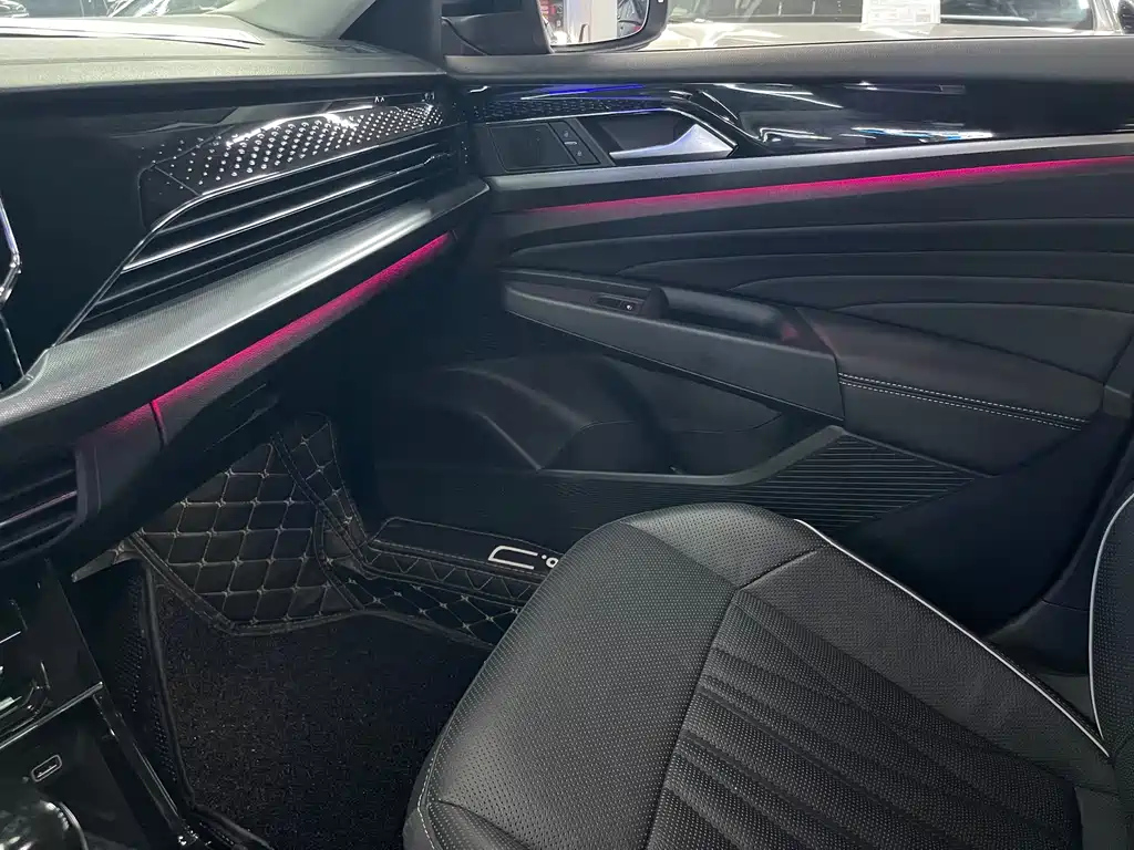 VOLKSWAGEN PASSAT 2023