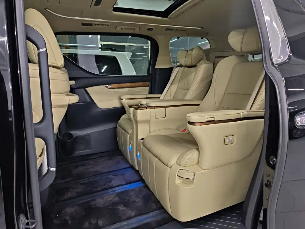 TOYOTA ALPHARD 2017