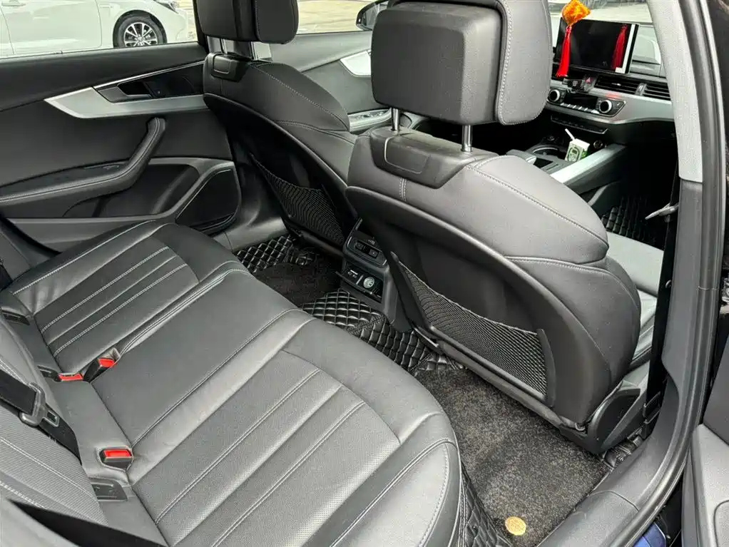AUDI A4L 2022
