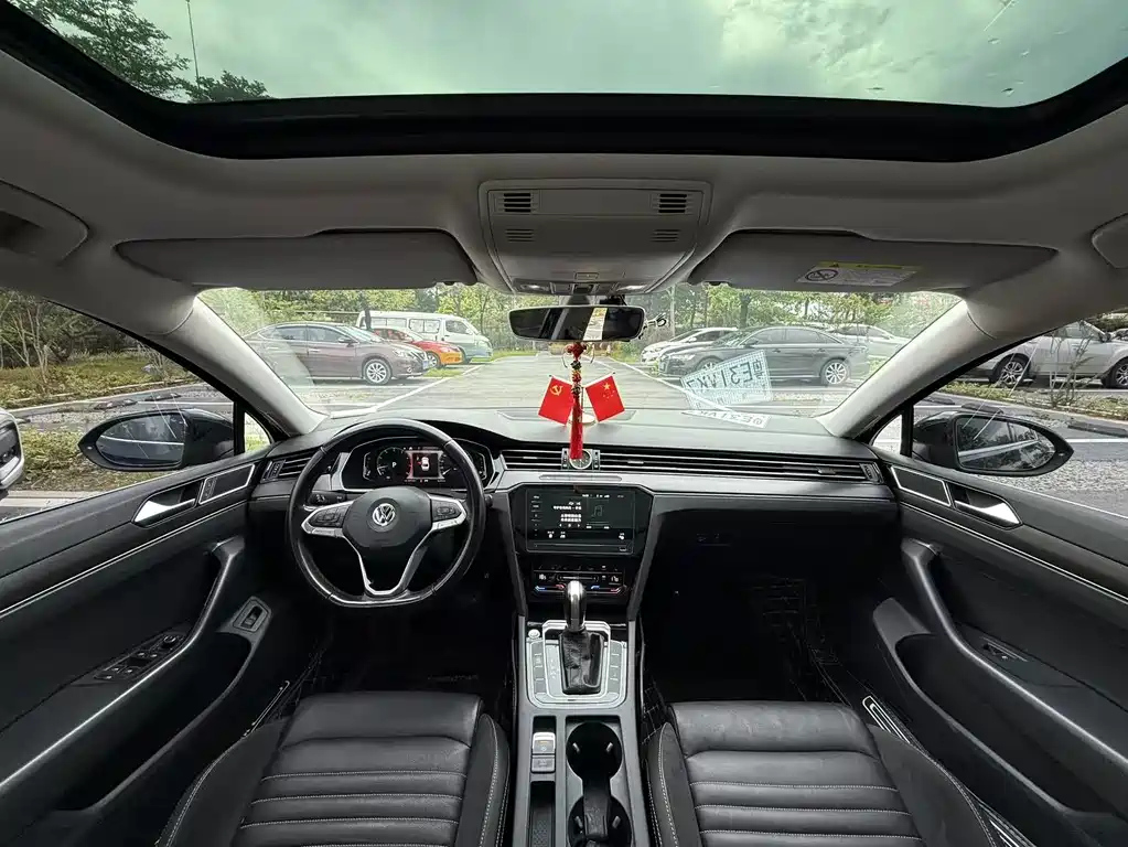 VOLKSWAGEN MAGOTAN 2020