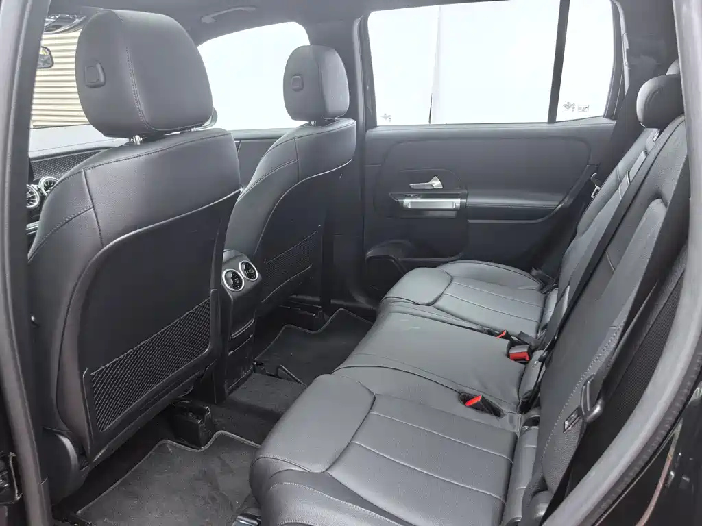 MERCEDES BENZ GLB 2024