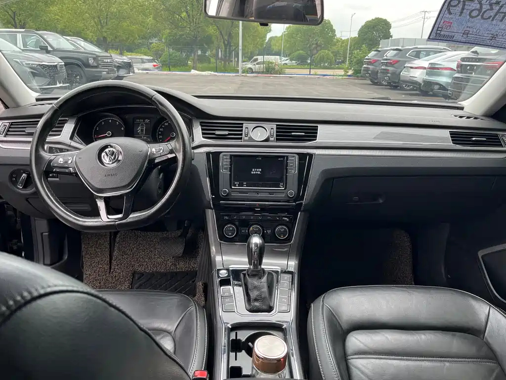 VOLKSWAGEN PASSAT 2017