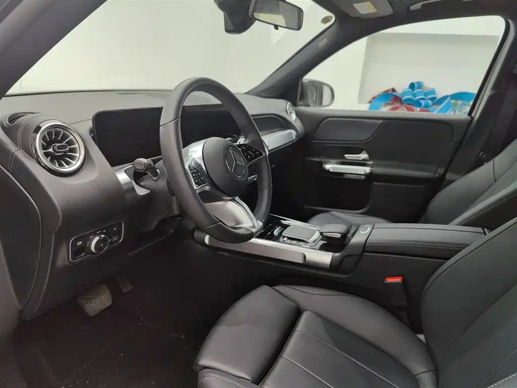 MERCEDES BENZ GLB 2023