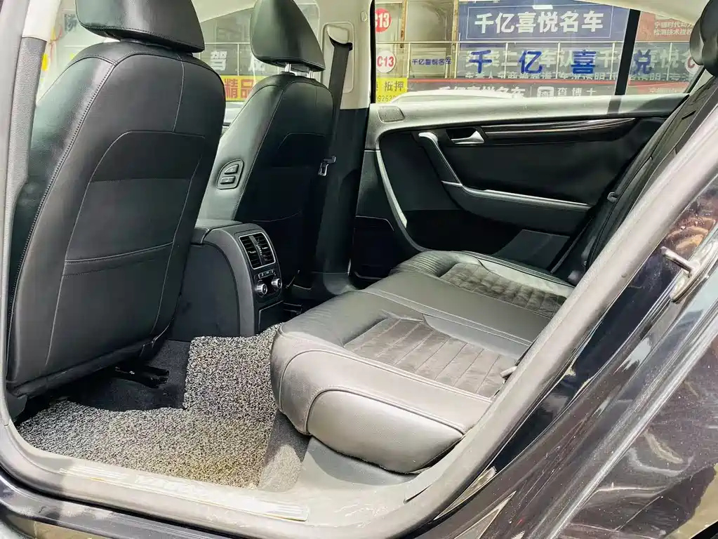 VOLKSWAGEN MAGOTAN 2012