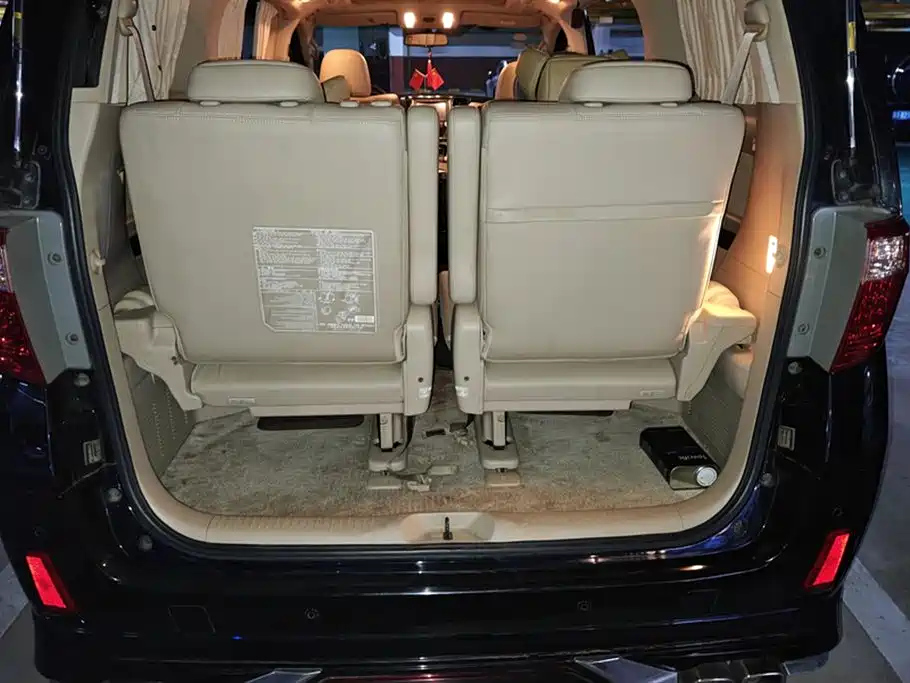 TOYOTA ALPHARD 2011