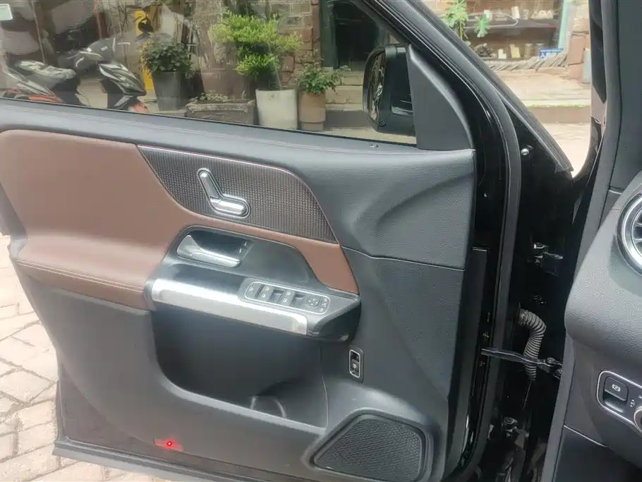 MERCEDES BENZ GLB 2021