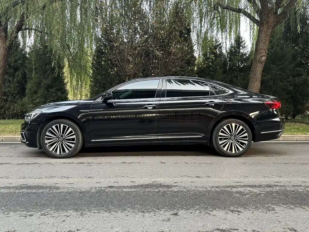 VOLKSWAGEN PASSAT 2021