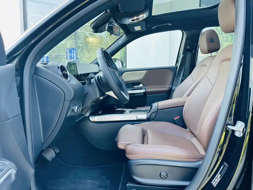 MERCEDES BENZ GLB 2024