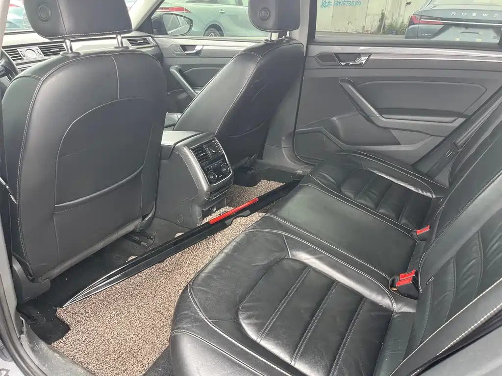 VOLKSWAGEN PASSAT 2017