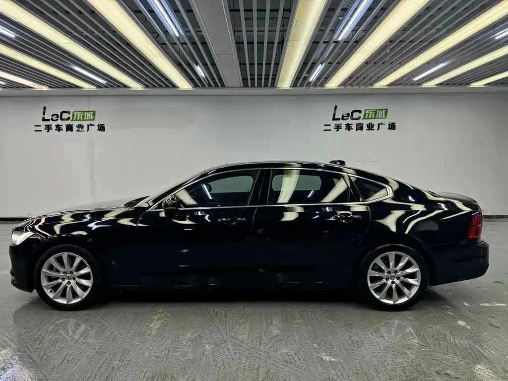 VOLVO S90 2017