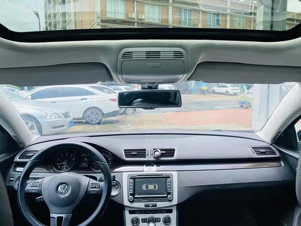 VOLKSWAGEN MAGOTAN 2012