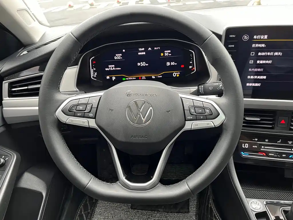 VOLKSWAGEN BORA 2023