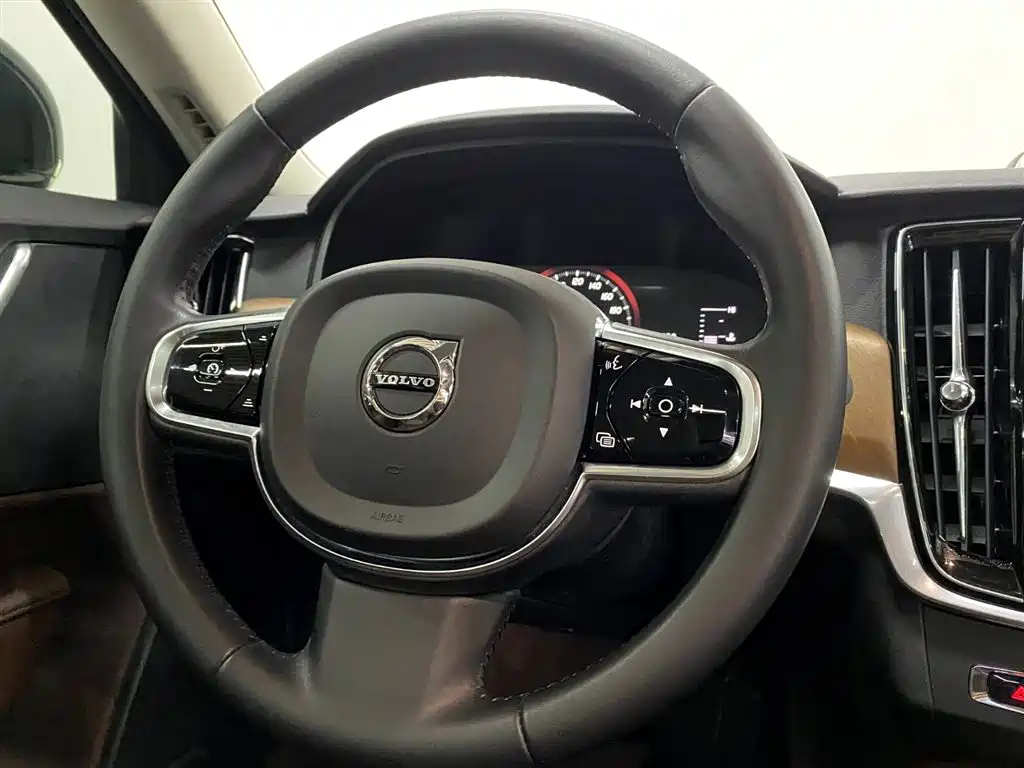 VOLVO S90 2019