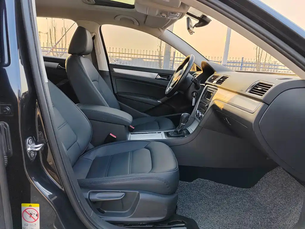 VOLKSWAGEN PASSAT 2015