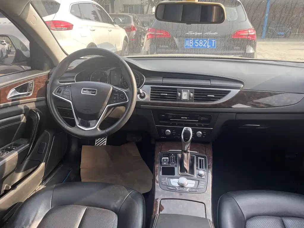 ZOTYE Z700 2016