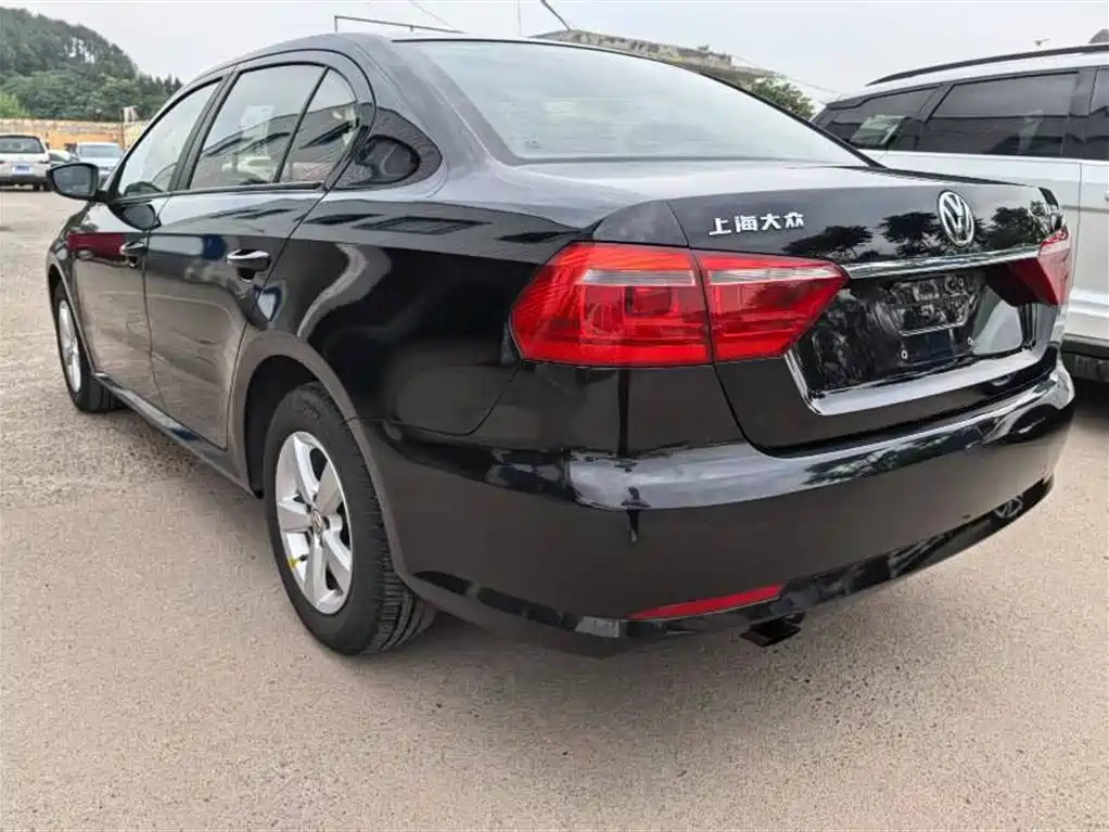 VOLKSWAGEN LAVIDA 2013