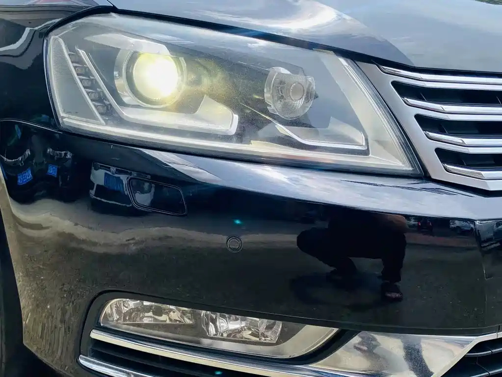 VOLKSWAGEN MAGOTAN 2012