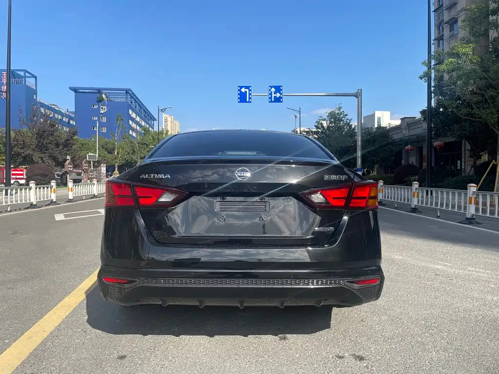NISSAN TEANA 2020