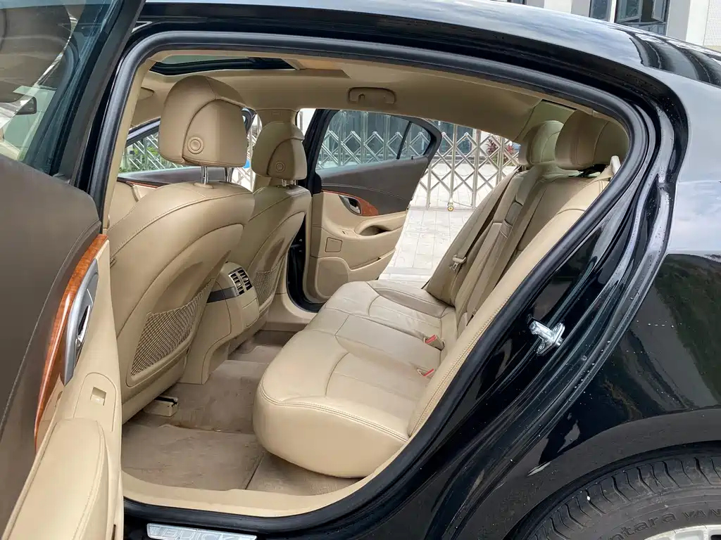 BUICK LACROSSE 2011