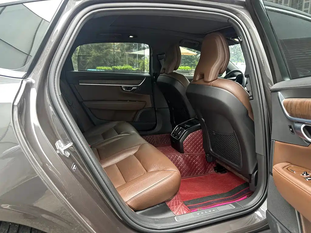 VOLVO S90 2022