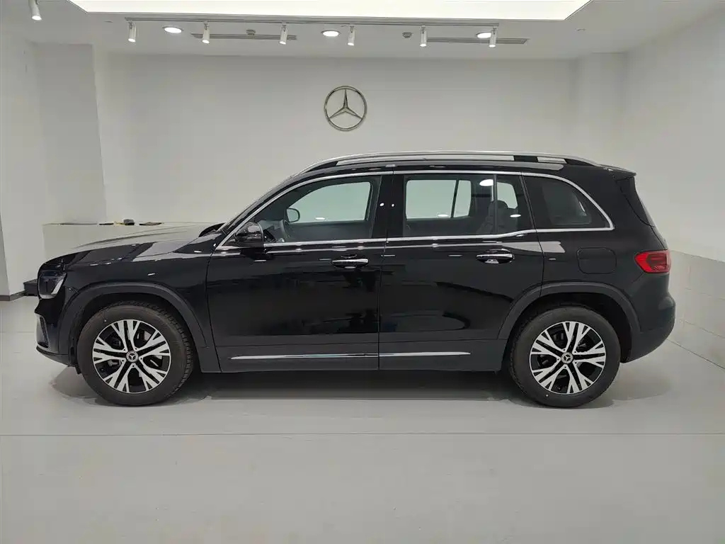 MERCEDES BENZ GLB 2023