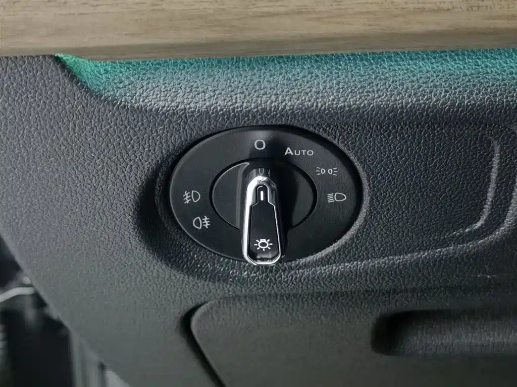 VOLKSWAGEN PASSAT 2019