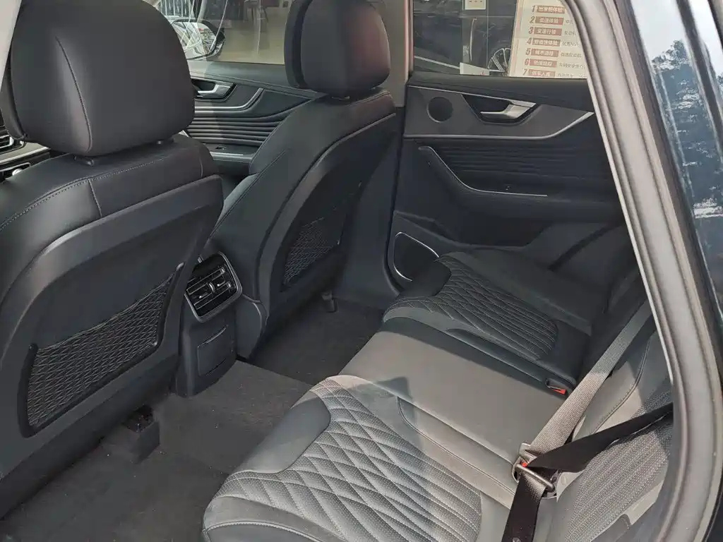 HONGQI HS5 2023