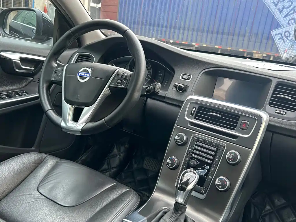 VOLVO V60 2013