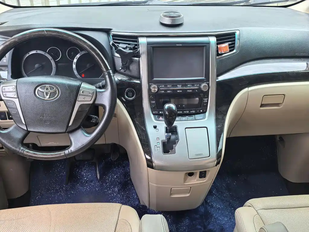 TOYOTA ALPHARD 2012