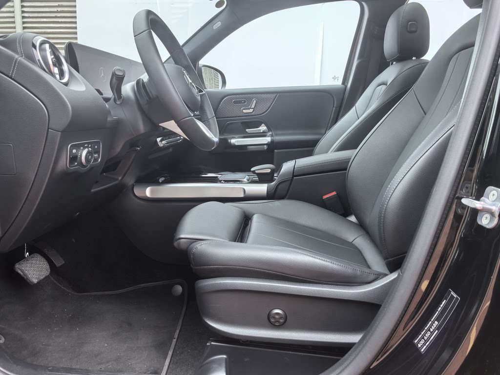 MERCEDES BENZ GLB 2024
