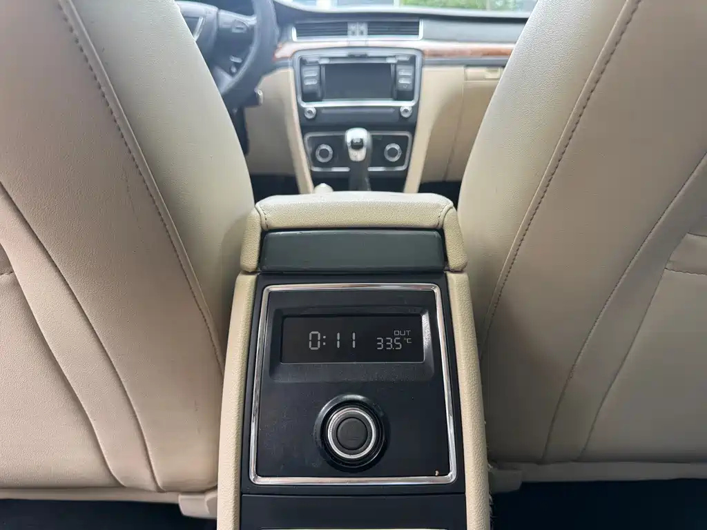 SKODA SUPERB 2012