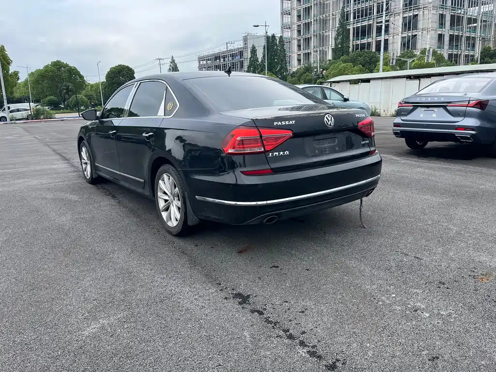 VOLKSWAGEN PASSAT 2017