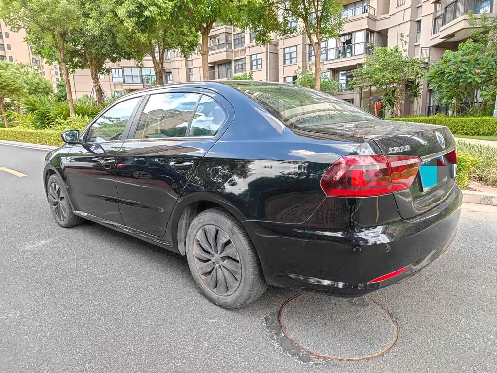 VOLKSWAGEN LAVIDA 2015