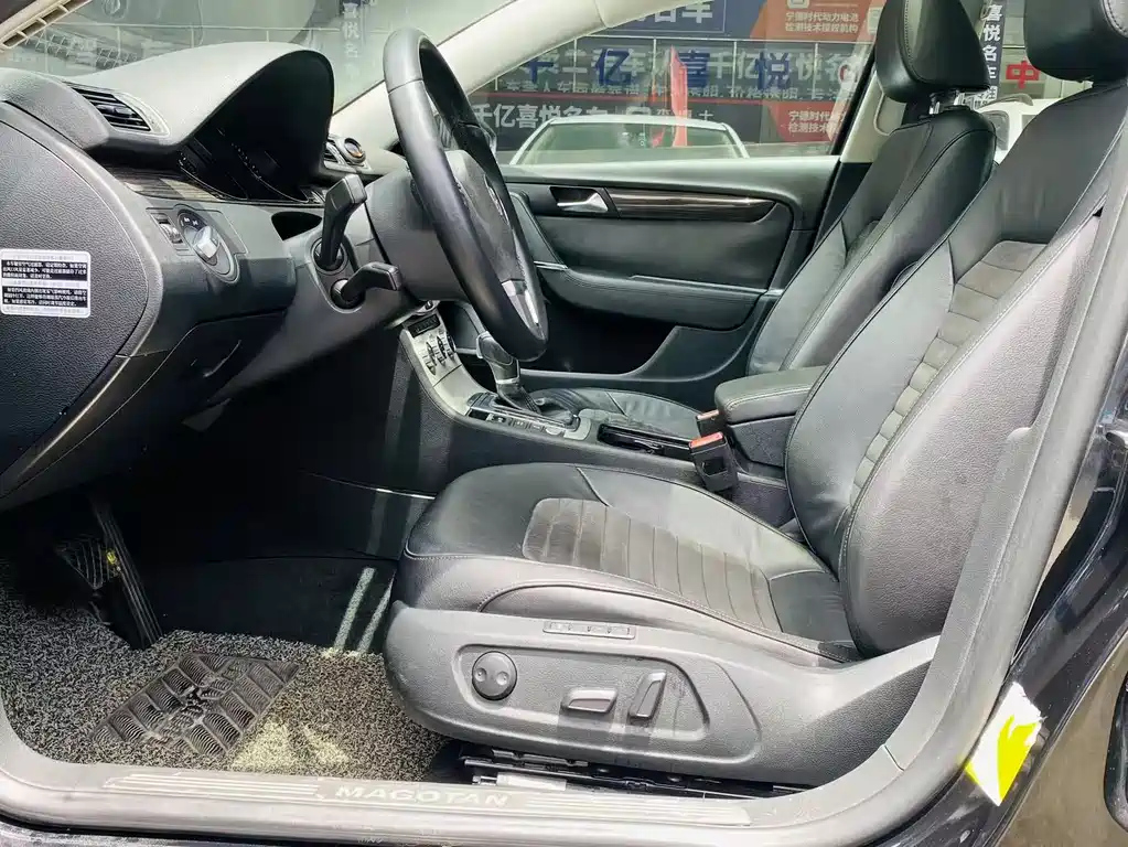 VOLKSWAGEN MAGOTAN 2012