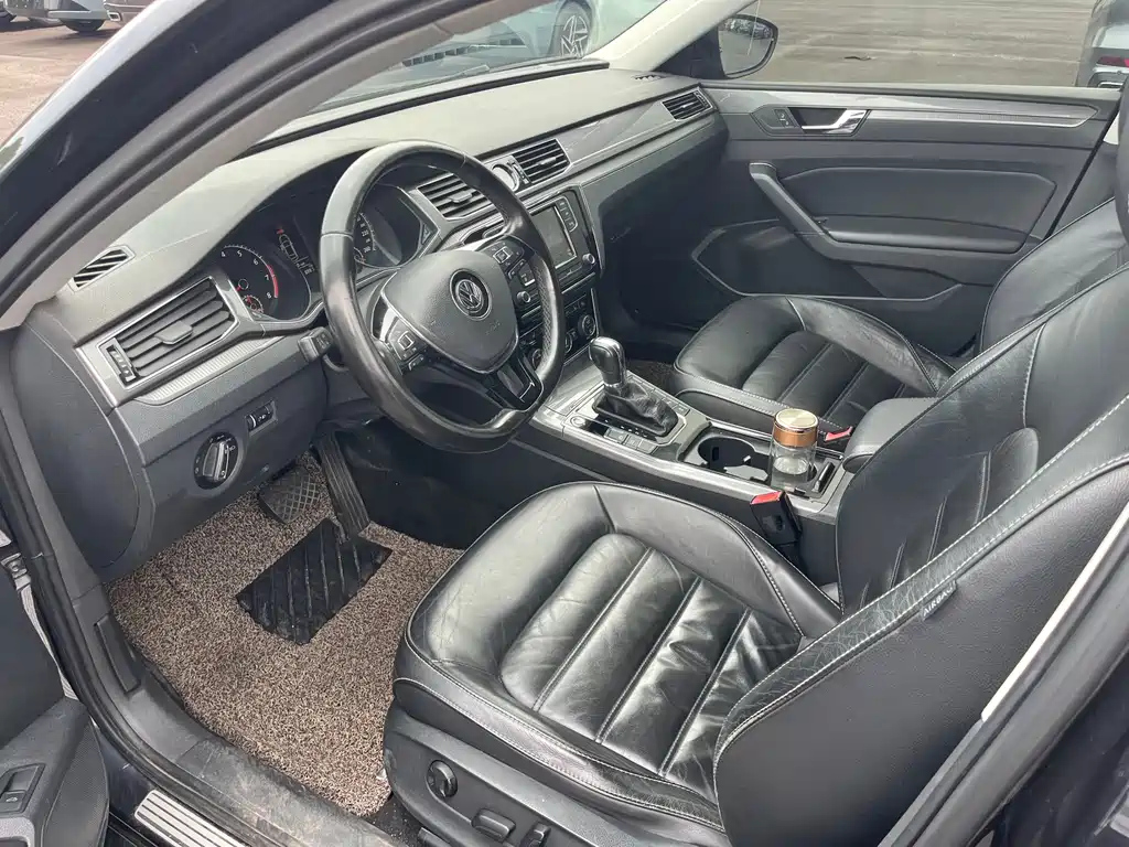 VOLKSWAGEN PASSAT 2017