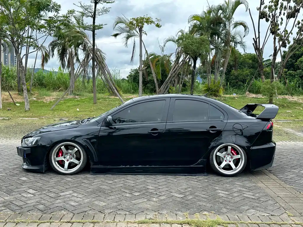 MITSUBISHI LANCER EX 2010