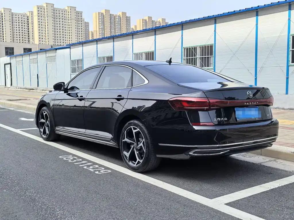 VOLKSWAGEN PASSAT 2025