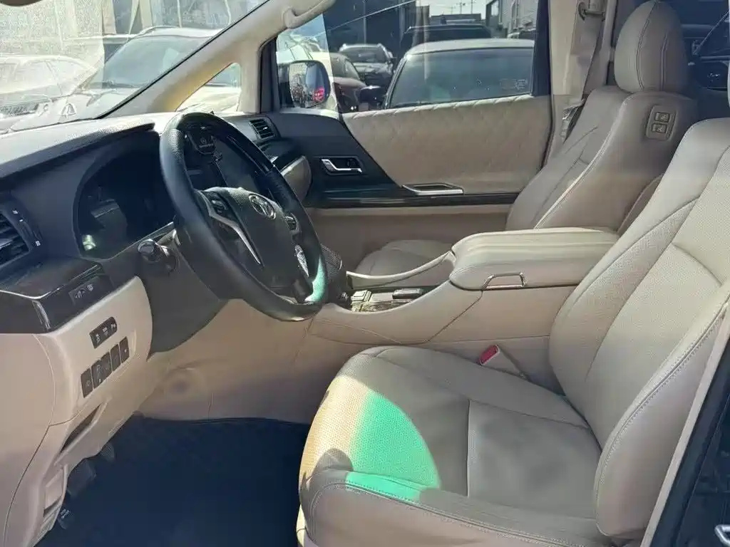 TOYOTA ALPHARD 2012
