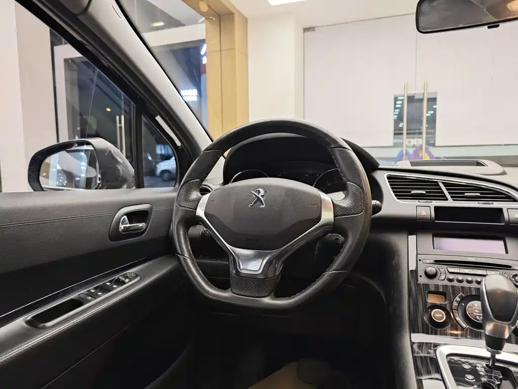 PEUGEOT 3008 2013