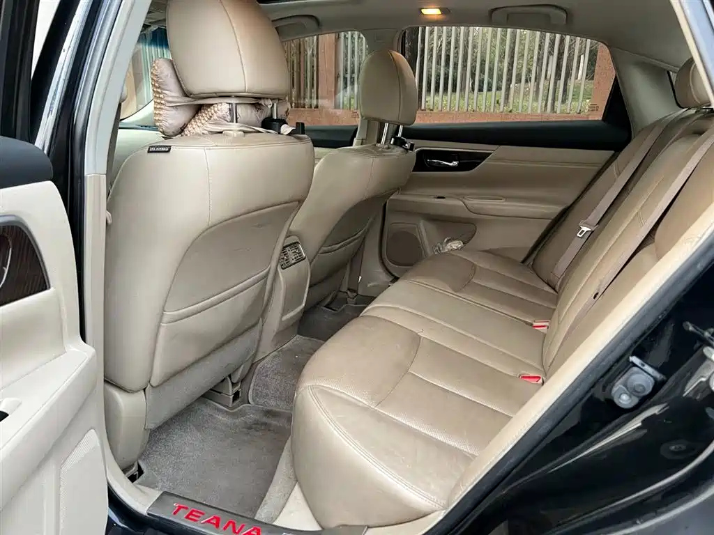 NISSAN TEANA 2015