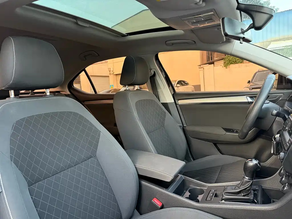SKODA SUPERB 2019