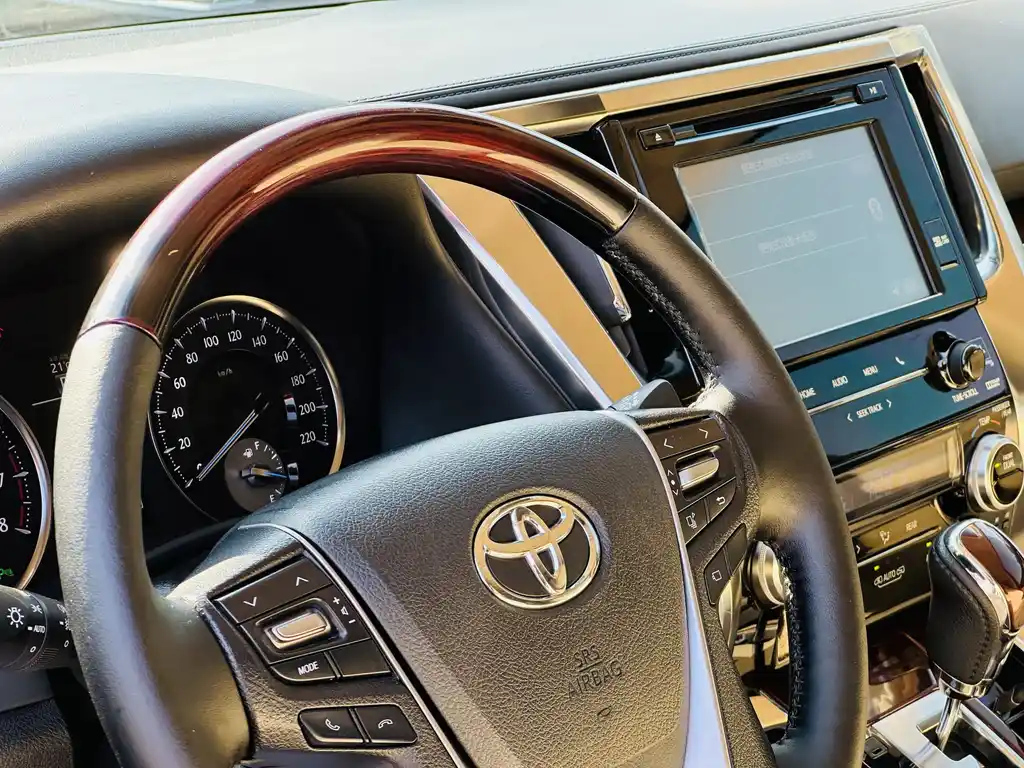 TOYOTA ALPHARD 2015