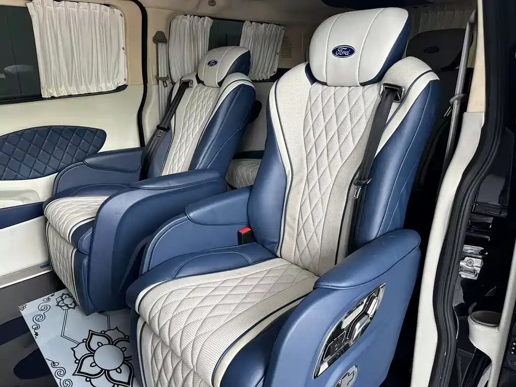 FORD TOUREO 2020